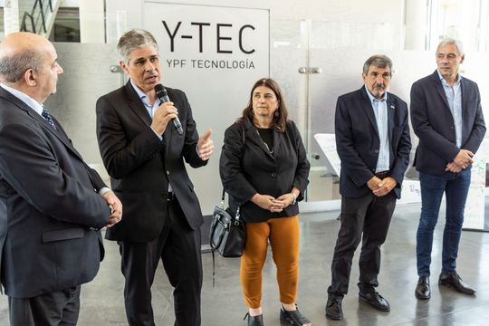 El presidente de YPF, Pablo González, participó del aniversario de Y-TEC.