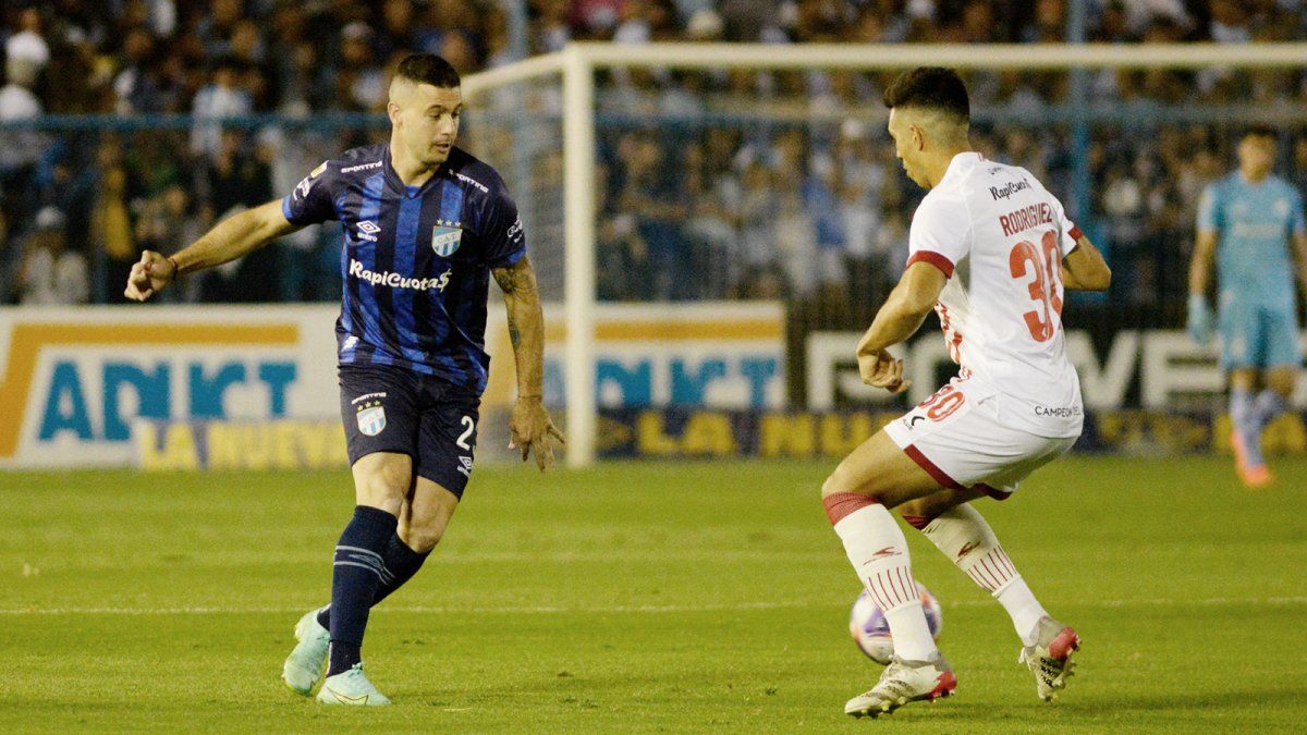 Estudiantes cayó con el líder Atlético Tucumán ganó y manda CieloSport