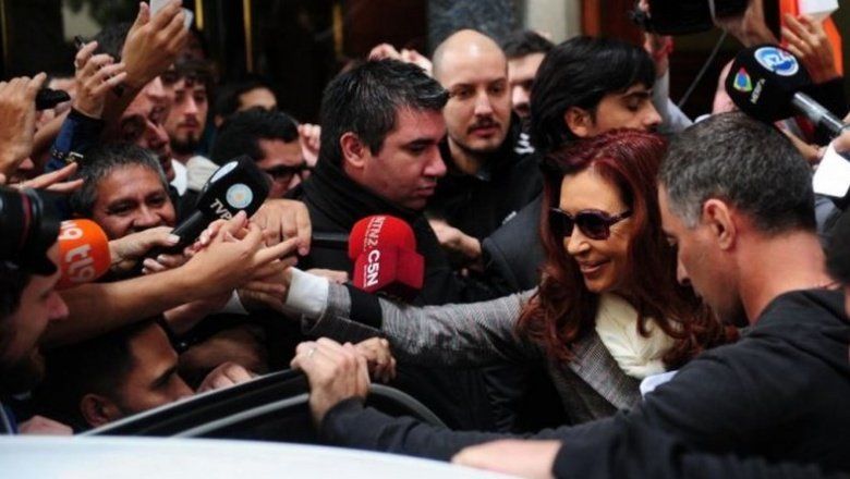 Cristina Kirchner podrá seguir recibiendo apoyo militante en su domicilio de la Recoleta.