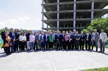 la provincia firmo 38 convenios con universidades y reactivara las obras paralizadas por la nacion