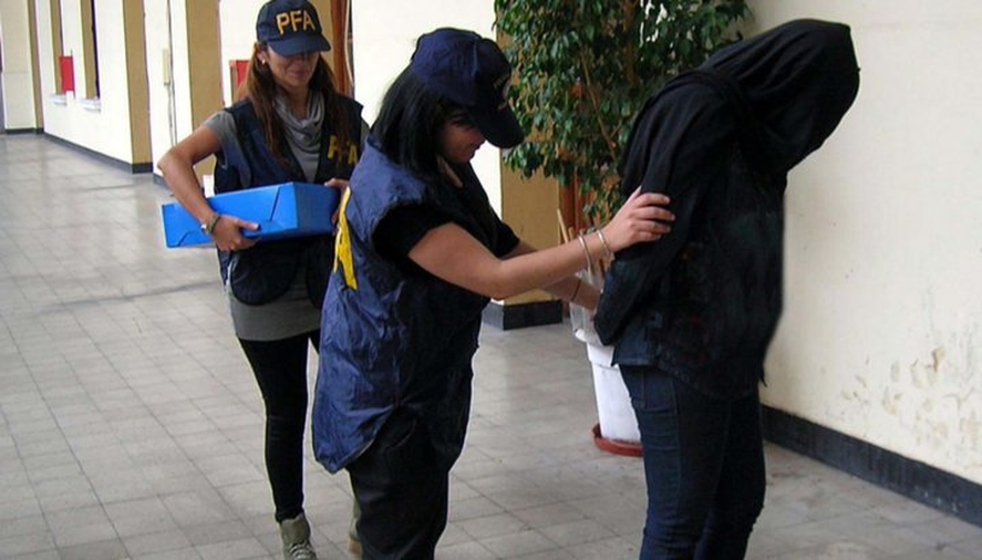 Quedó Detenida La Mujer Policía Que Baleó A Un Vecino Y Buscan A Su ...