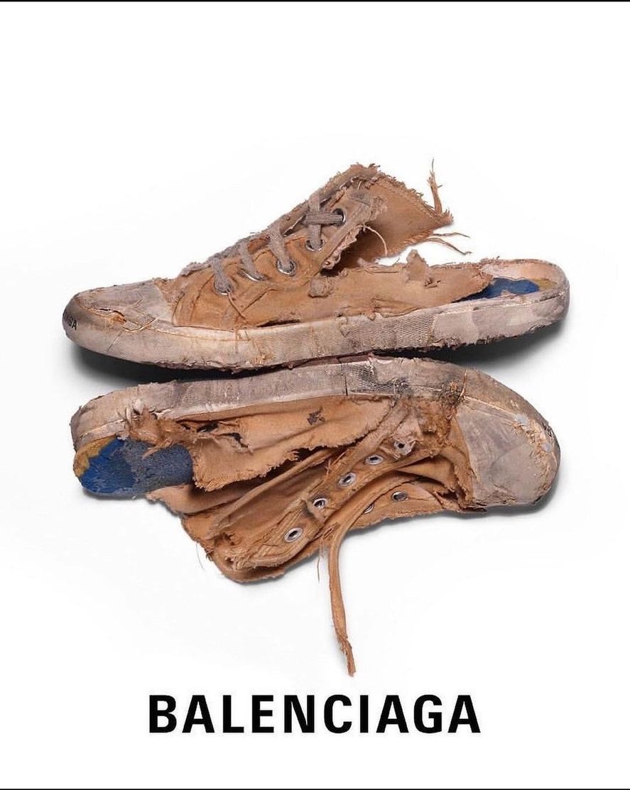 Sneakers París se llama la colección de zapatillas sucias y desgastadas que presentó la casa de moda Balenciaga y fue muy criticada en redes sociales. ¿Su precio? Desde 625 dólares el par