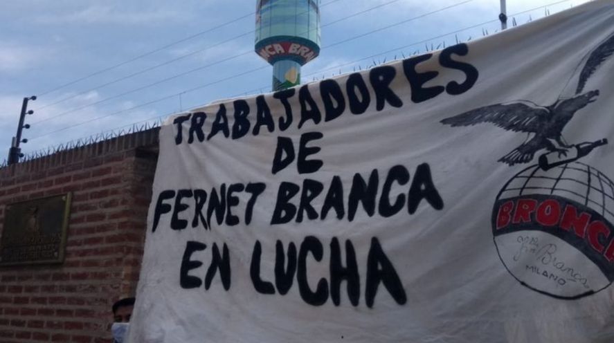 Reclamo de los operarios de la fábrica de Fernet en Tortuguitas, Provincia de Buenos Aires, que anunciaba un posible desabastecimiento en las góndolas del país 