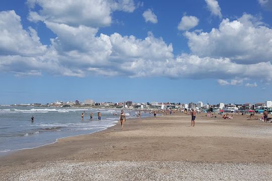 Con temperaturas elevadas y una variada oferta cultural y recreativa, Mar del Plata se consagra como el destino predilecto del verano 2025. 