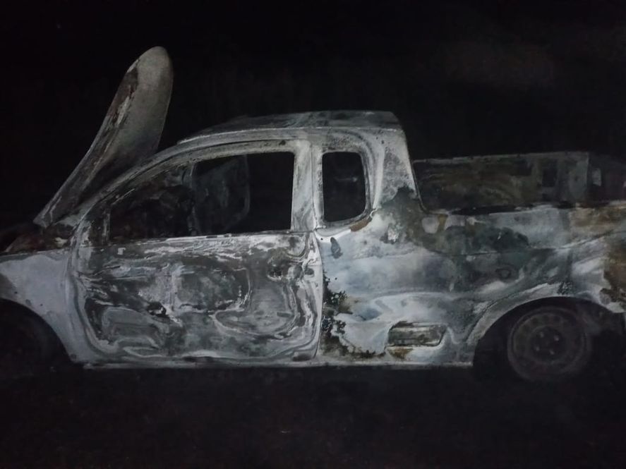 La camioneta robada e incendiada en San Pedro