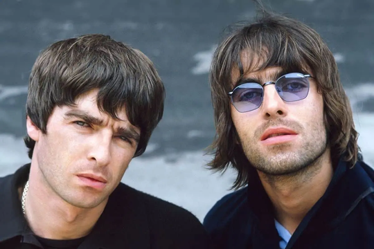 Oasis, los hermanos sean unidos: ya terminaron un nuevo disco y las canciones de Noel le volaron la cabeza a Liam.