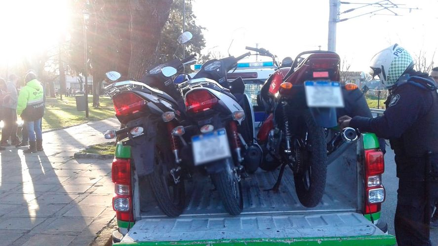 El municipio de Bahía Blanca quiere quitarle la licencia a los motoqueros imprudentes.