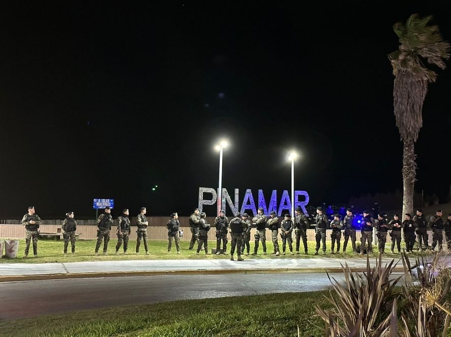 Otra vez cordón policial impidió pasar año nuevo en arenas de Pinamar