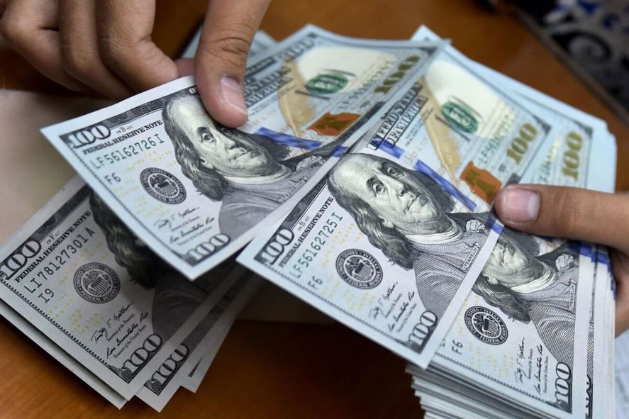 El dólar oficial mantiene su valor al igual que el dólar blue