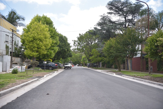 julio alak inauguro dos cuadras de pavimento y le reclama a milei por otras 6