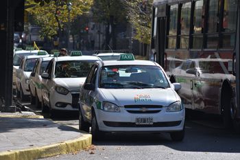 polemica en la plata por el pedido de aumento de tarifa de taxis