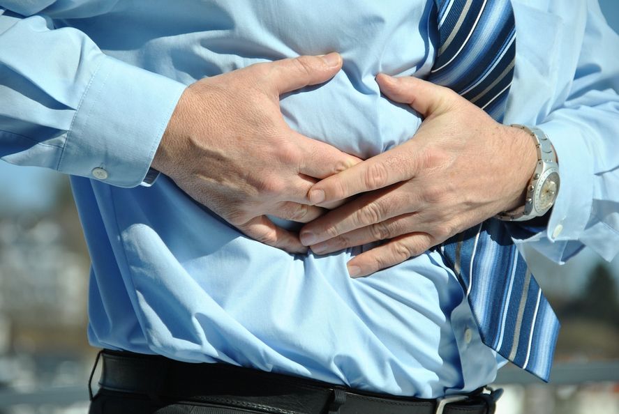 La gastritis erosiva es una afección que afecta al revestimiento del estómago, también conocido como mucosa, lo que genera que se encuentre inflamado.