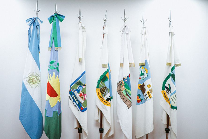 Hasta el 14 de diciembre, los vecinos y vecinas de Escobar pueden votar la bandera oficial del partido, entre las cinco opciones finalistas.