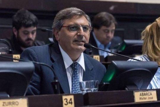 Walter Abarca propone reelección indefinida de intendentes, pero no de concejales
