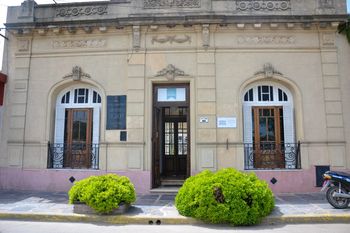 Ubicado sobre la calle Presidente Juan Domingo Perón 482 en Lobos, el Museo Casa Natal de Juan Domingo Perón es uno de los principales atractivos que enaltecen a la ciudad bonaerense. 