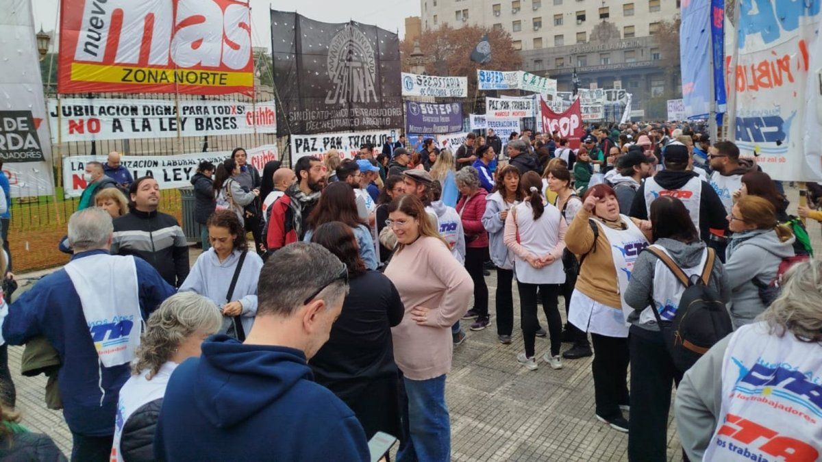 Sesiona el Senado: el oficialismo le hizo un guiño a Lousteau, pero el  radical mantiene sus críticas | Infocielo