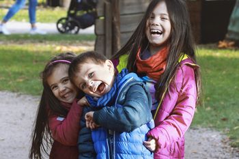 La crianza de un niño en Argentina aumentó un 1% en diciembre y un 65% interanual, según el INDEC