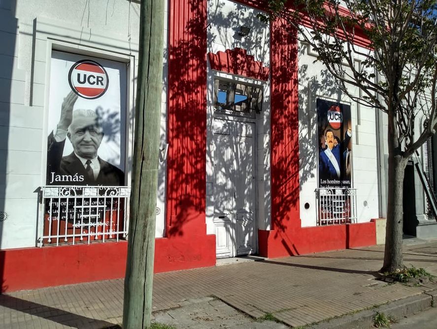 La fachada de la sede del Comité de la UCR Olavarría, donde se realizó una primera etapa de trabajo para la reconstrucción de la sede 