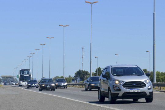 aumento de peajes: viajar de la plata a capital en auto va a costar $4800
