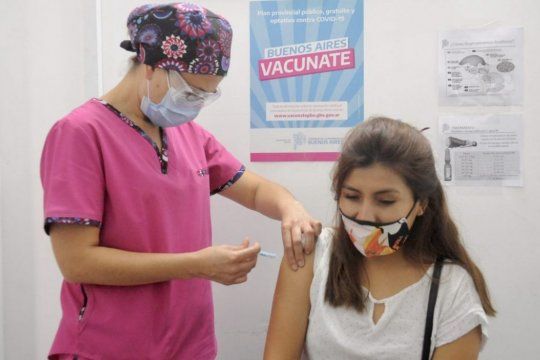 provincia: rige la vacuna libre para mayores de 30 anos