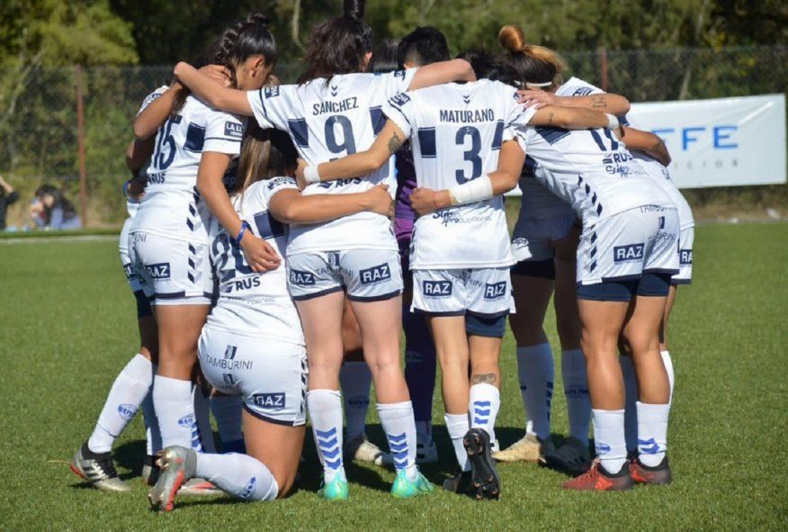 El f&uacute;tbol femenino de Gimnasia viene de vencer a Defensores de Belgrano.