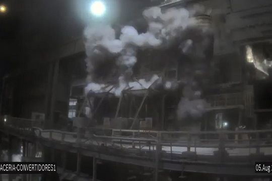 san nicolas: tremenda explosion en una planta de siderar