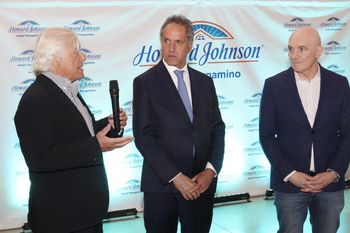 Daniel Scioli en uno de los hoteles de la provincia. El turismo cayó un 38,5 por ciento en septiembre.