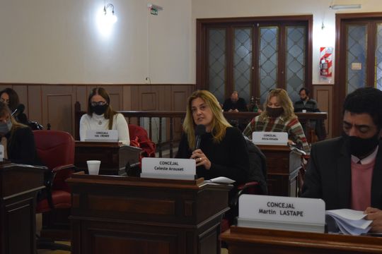 En Olavarría, la concejala Celeste Arouxet propuso bajar los sueldos de concejales y crear un fondo para obras