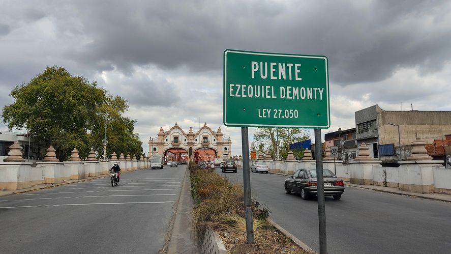 Vialidad Nacional descubrió el cartel oficial que denomina “Puente Ezequiel Demonty” al exPuente Nacional “José Félix Uriburu”