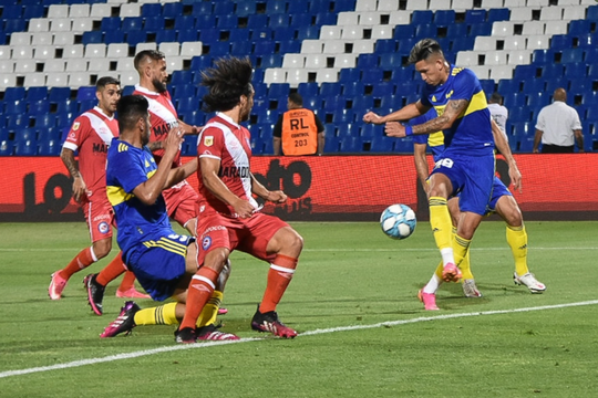 Vázquez no perdona: el 9 de la cantera puso a Boca en la final de la Copa Argentina.