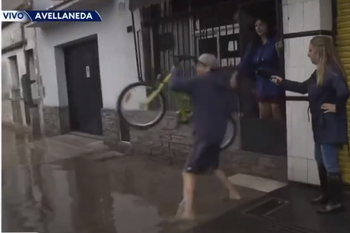 Un vecino de Avellaneda estalló contra el intendente Ferraresi. Mirá el video.