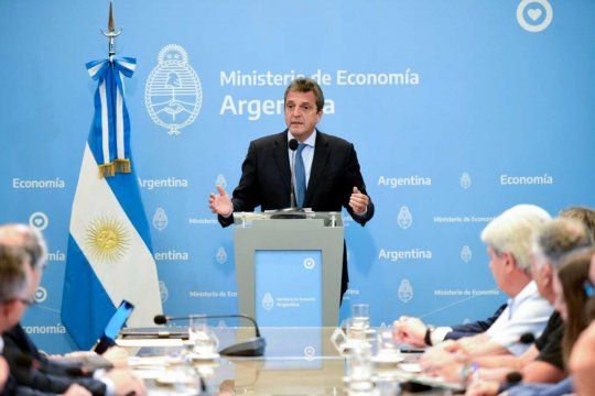 Lo anunció esta mañana el ministro de Economía, Sergio Massa. Los detalles del anuncio sobre la recompra de mil millones de la deuda externa.