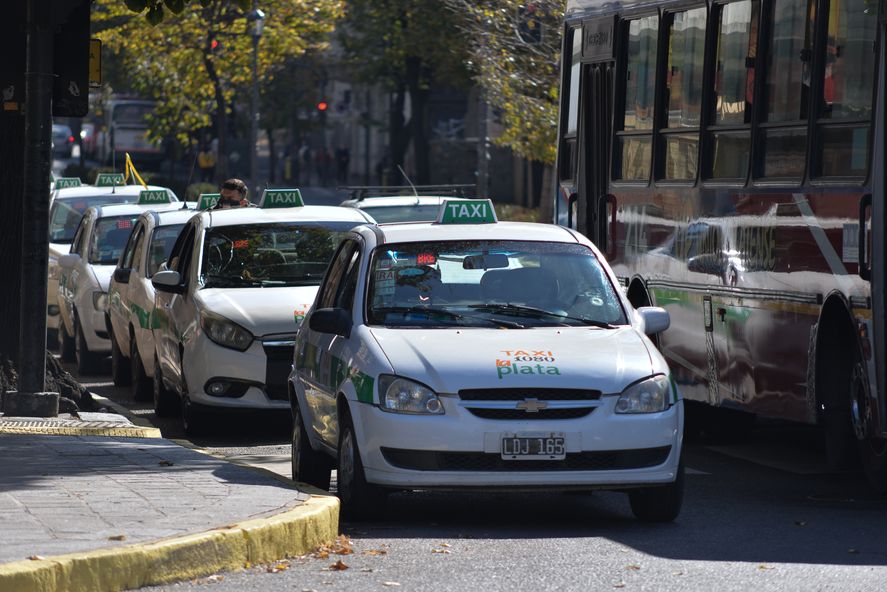 Polémica en La Plata por el pedido de aumento de tarifa de taxis