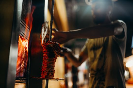 fiesta de las colectividades en quilmes: ¿como hacer un shawarma perfecto?