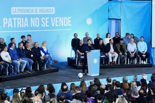 axel kicillof asume el protagonismo dentro del peronismo y lidera el acto central por el dia de la lealtad