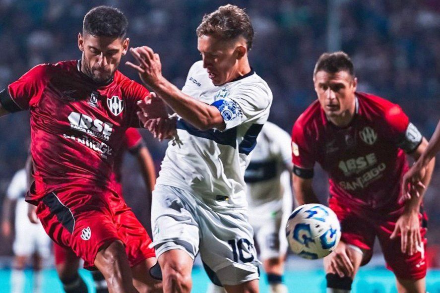 Pablo De Blasis en acción en Gimnasia vs. Central Córdoba. (Foto: prensa GELP)