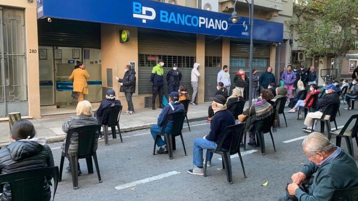 ANSES: Con Cambios En El Cronograma, Hoy Cobran Jubilados Y Pensionados ...