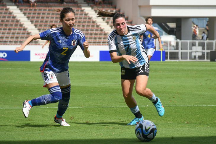 Romina Núñez en acción en Japón vs. Argentina. (Fotos: prensa AFA)