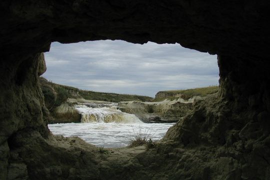 Cueva del Tigre, el lugar donde la leyenda cuenta que se escondió El Tigre del Quequén. 