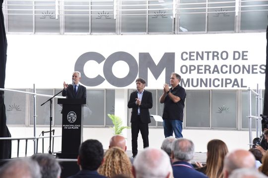 julio alak y axel kicillof presentaron el nuevo cerebro operativo de la plata