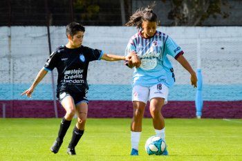 Florencia Gaetán en acción en UAI Urquiza vs. Villa San Carlos (Foto: Prensa VSC).
