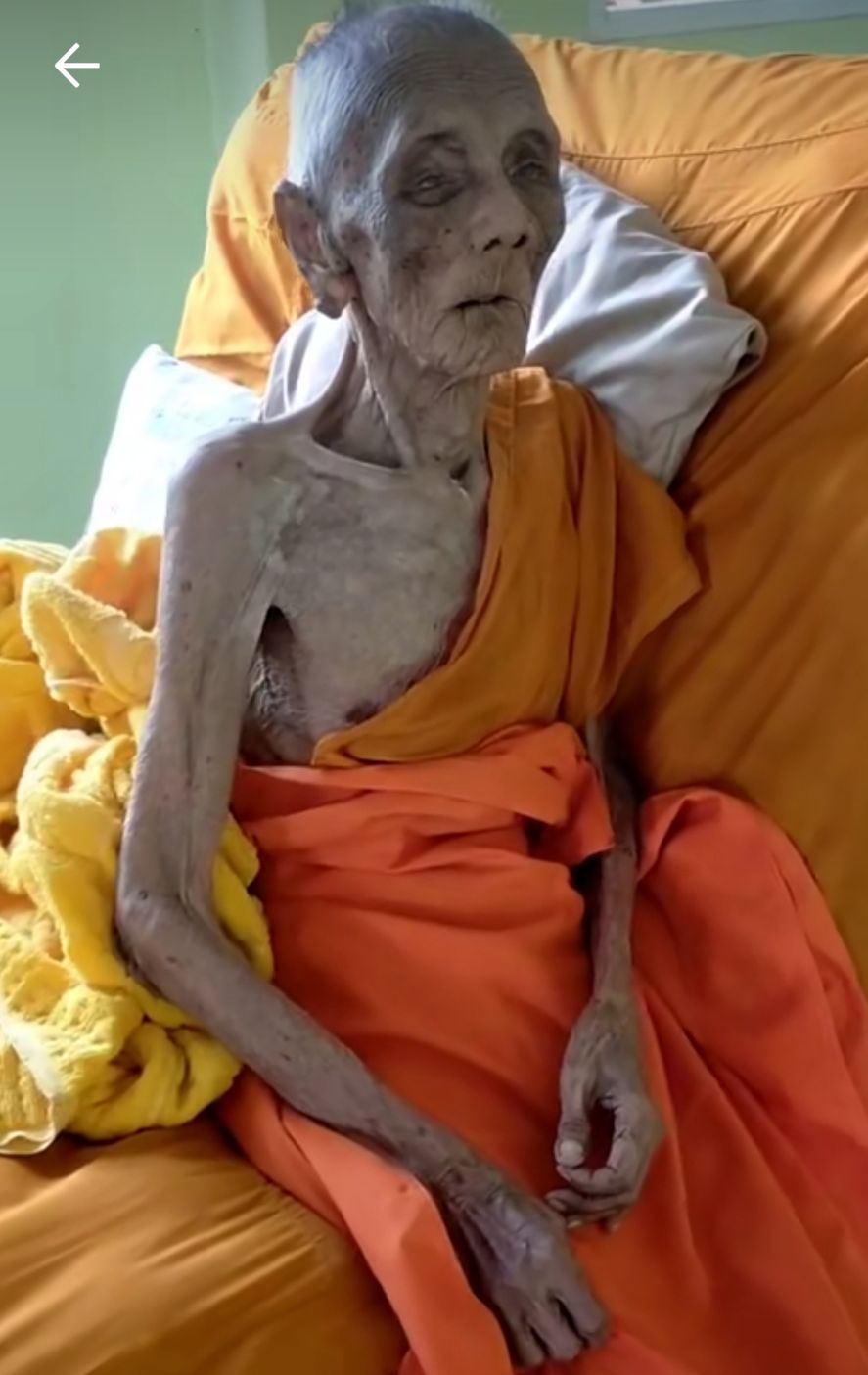 En Tiktok un anciano de 109 años en Tailandia se volvió viral