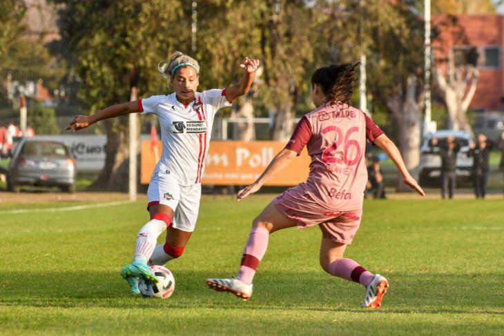 Fanny Rodríguez en acción en Estudiantes vs. Lanús por la fecha 12 del fútbol femenino de AFA. (Foto: Prensa EDLP)