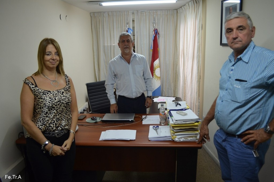 Valeria Pardo, asesora legal de la Federación de transportistas, junto a Carlos Alaye, director general de Transporte, y Claudio Enri secretario gremial de la FETRA