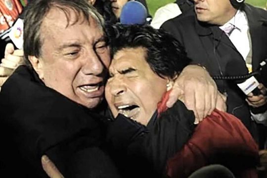 Una historia cercana a cerrarse: la familia Bilardo ha decidido contarle a Carlos sobre la muerte de Maradona.