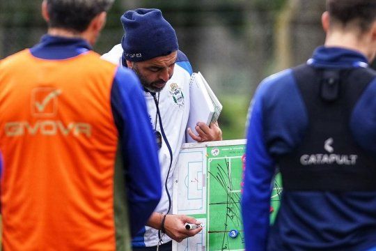 Marcelo Méndez y un entrenamiento en Gimnasia pensando en el ataque