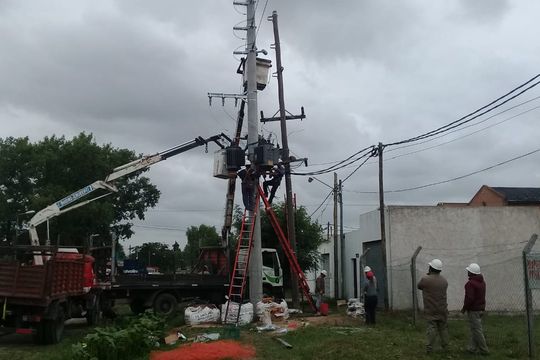 Edelap amplió la red eléctrica en Los Hornos