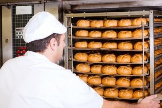 el dolar impacto en las panaderias: en la plata, aumentaron hasta un 15% los precios