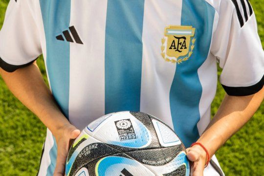 La camiseta de la Selección Argentina en el Mundial Femenino 2023, sin referencia a los títulos del masculino.