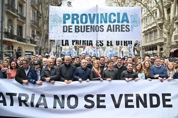 Javier Milei podría conservar su veto al aumento de jubilaciones y la columna bonaerense protesta en el Congreso